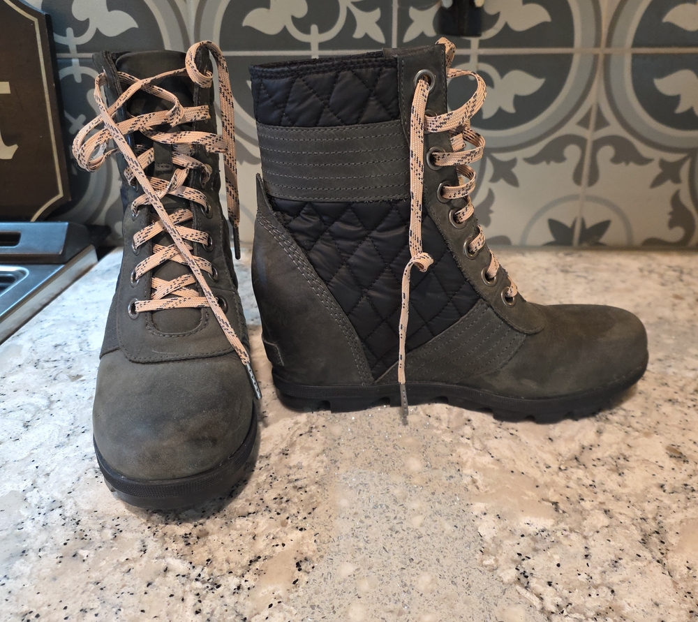 Sorel Olive Green Quilted Lace-Up Boots
